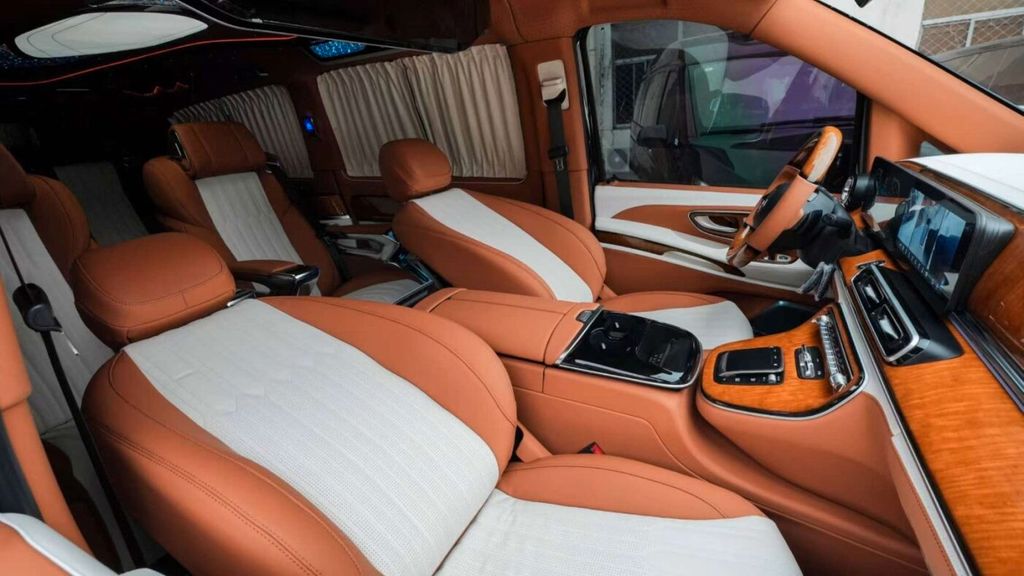 Mercedes-Benz V 300 2025