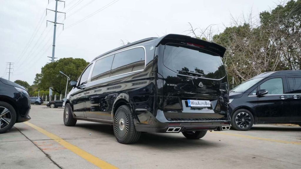 Mercedes-Benz V 300 2025