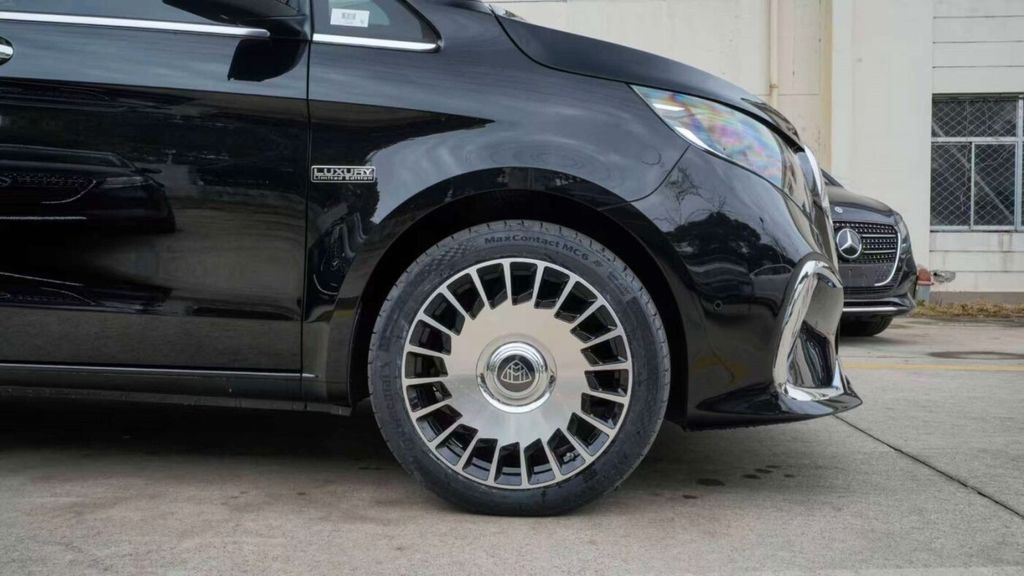 Mercedes-Benz V 300 2025