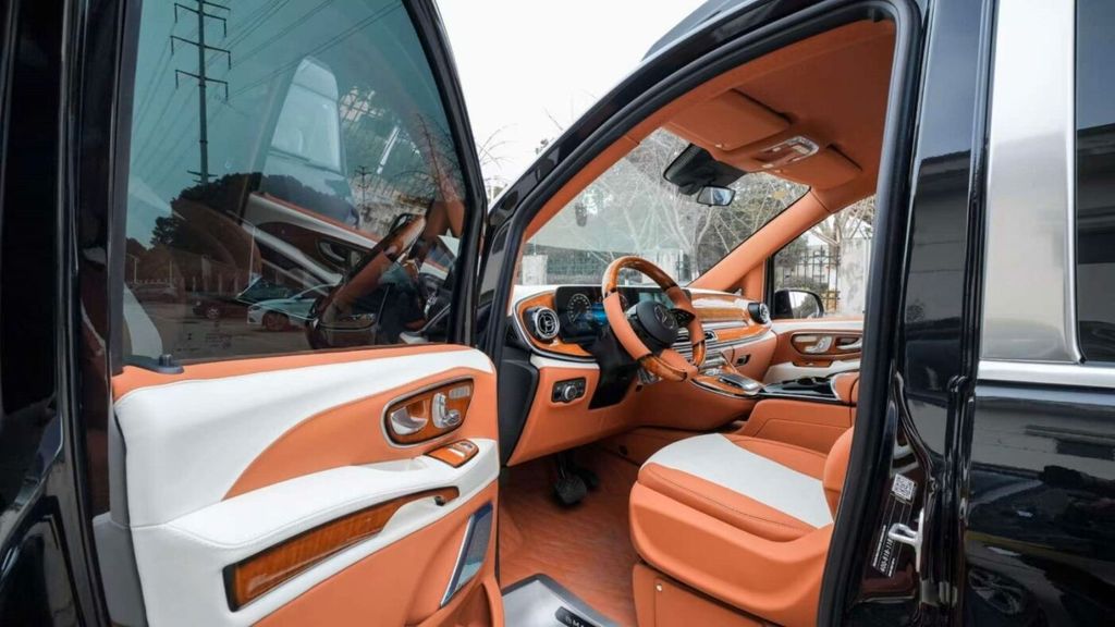 Mercedes-Benz V 300 2025