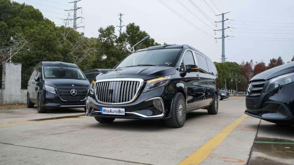 Mercedes-Benz V 300 2025
