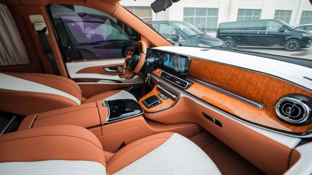 Mercedes-Benz V 300 2025