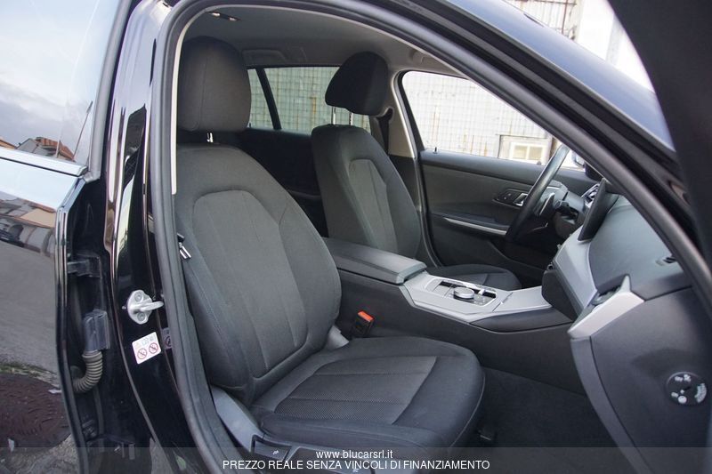 BMW 316 2023