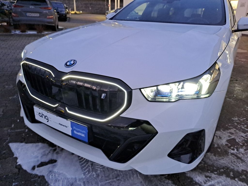 BMW i5 2025