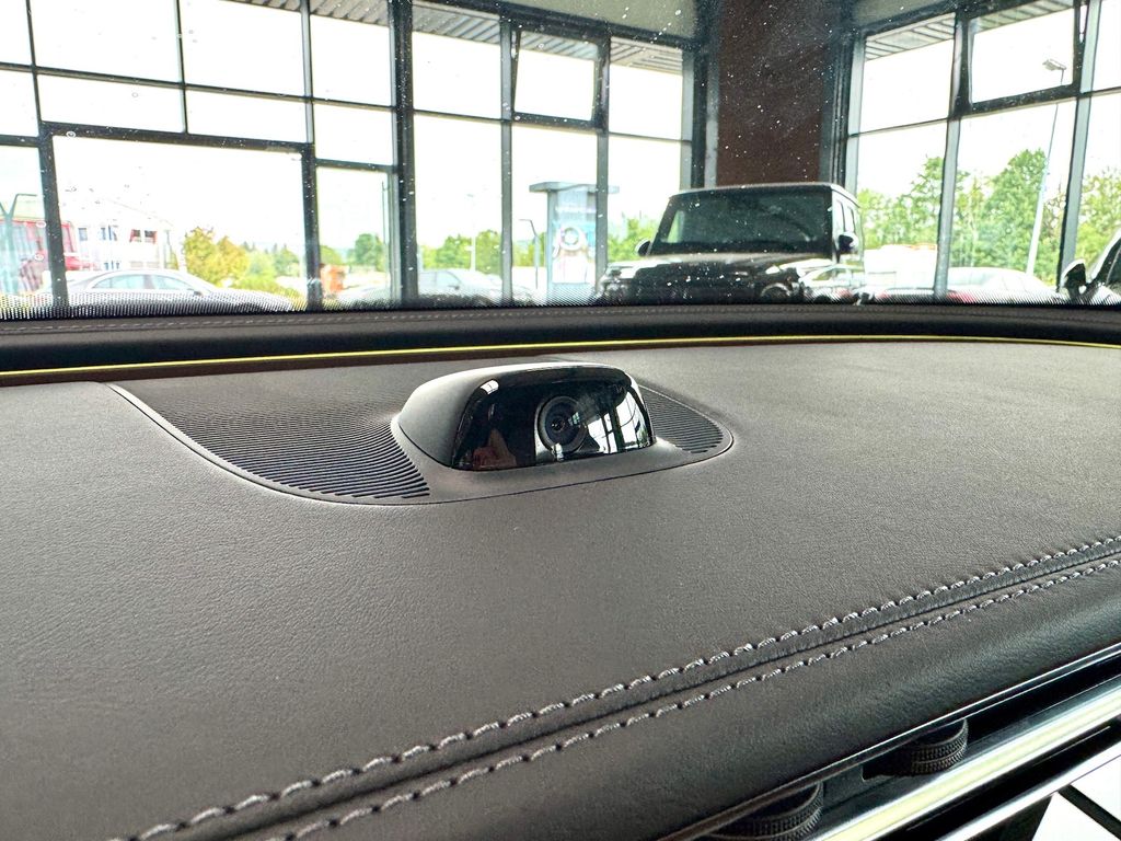 Mercedes-Benz E 300 2025