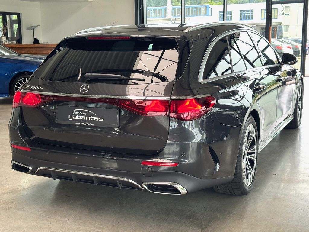 Mercedes-Benz E 300 2025