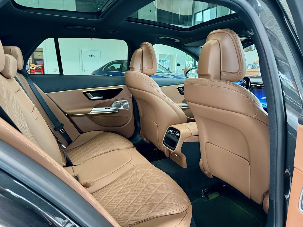 Mercedes-Benz E 300 2025