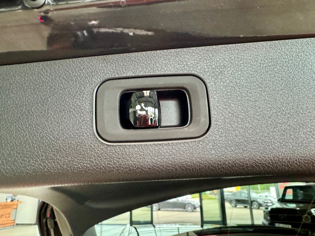 Mercedes-Benz E 300 2025