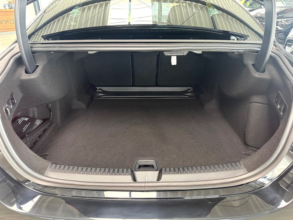 Mercedes-Benz E 200 2025