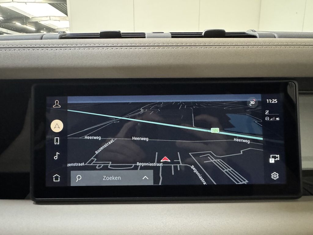 Land Rover Defender 2023