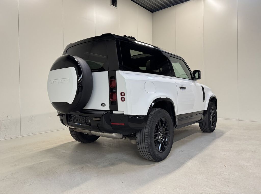 Land Rover Defender 2023
