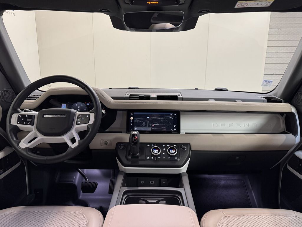 Land Rover Defender 2023