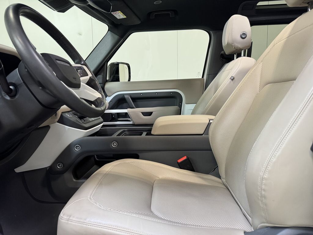 Land Rover Defender 2023