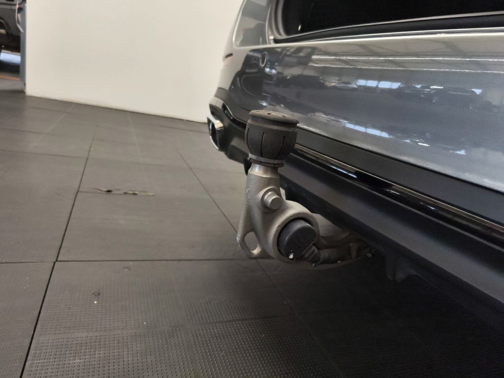 Mercedes-Benz C 300 2025