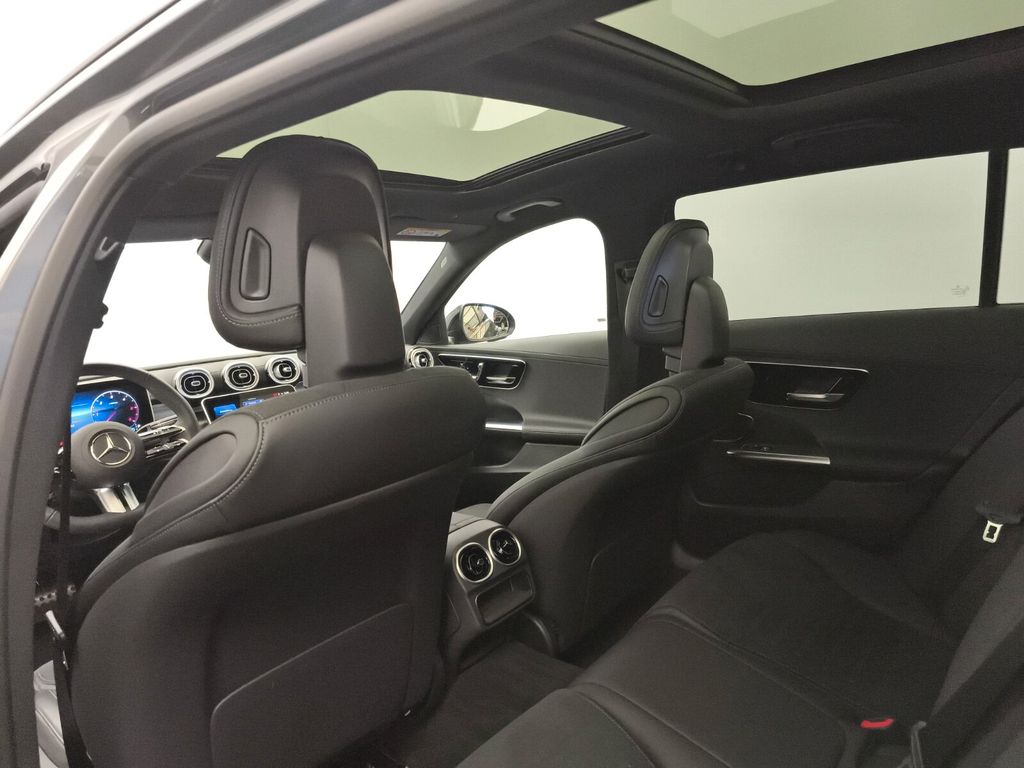 Mercedes-Benz C 300 2025