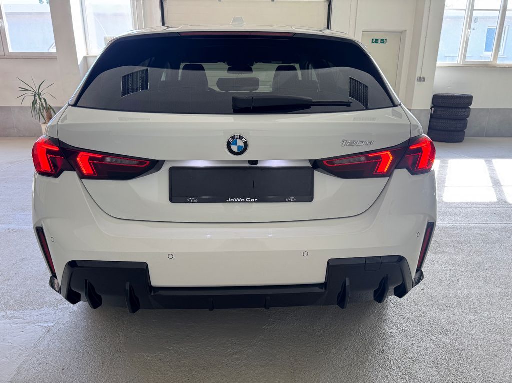BMW 120 2024