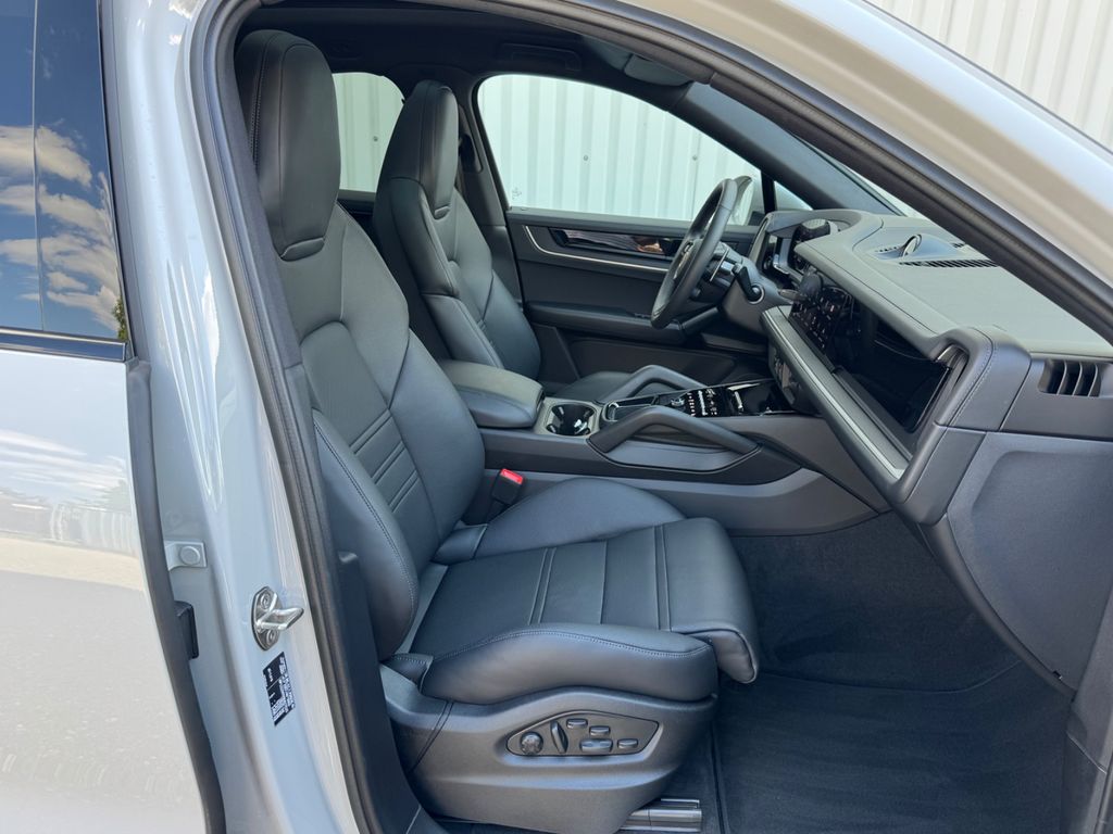 Porsche Cayenne 2025