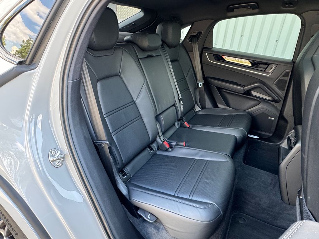 Porsche Cayenne 2025