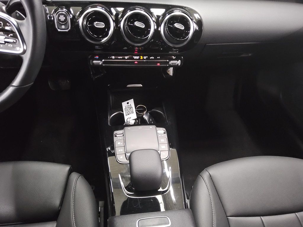 Mercedes-Benz CLA 200 2023