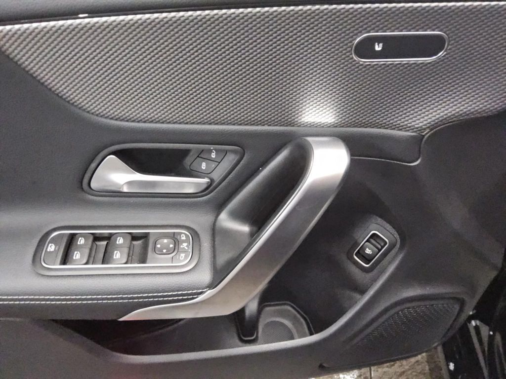 Mercedes-Benz CLA 200 2023