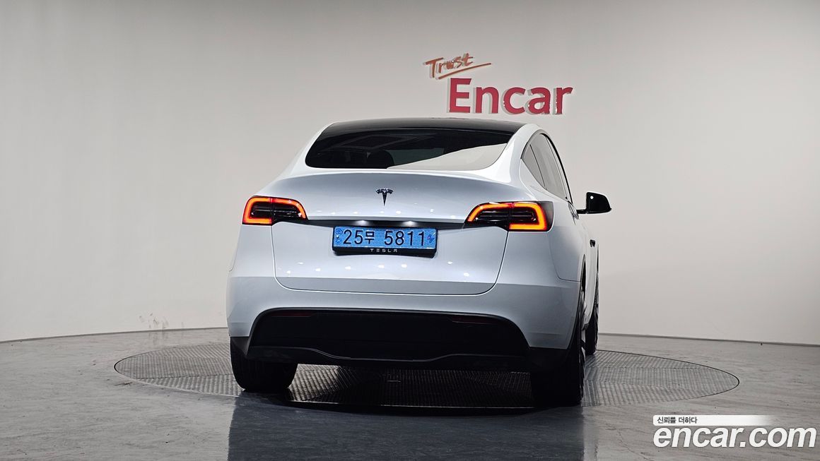 Tesla Model Y 2024