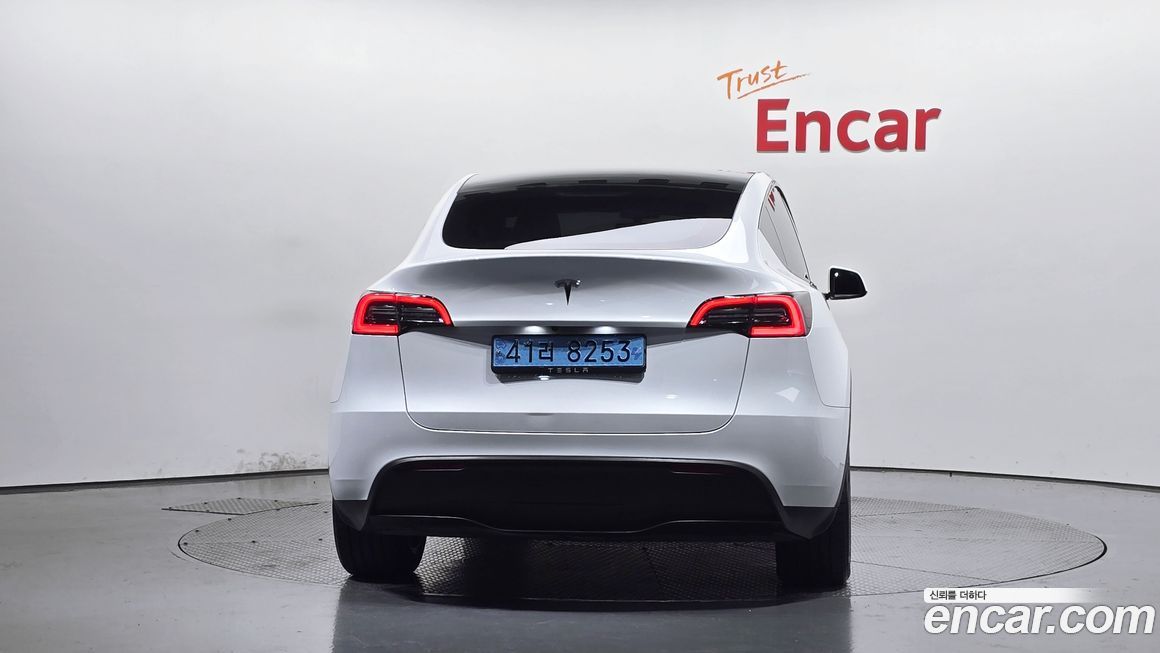 Tesla Model Y 2024