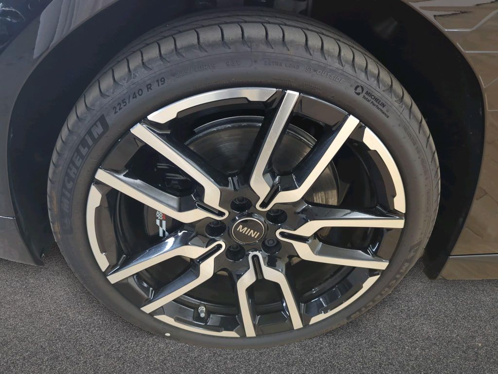 MINI John Cooper Works 2025