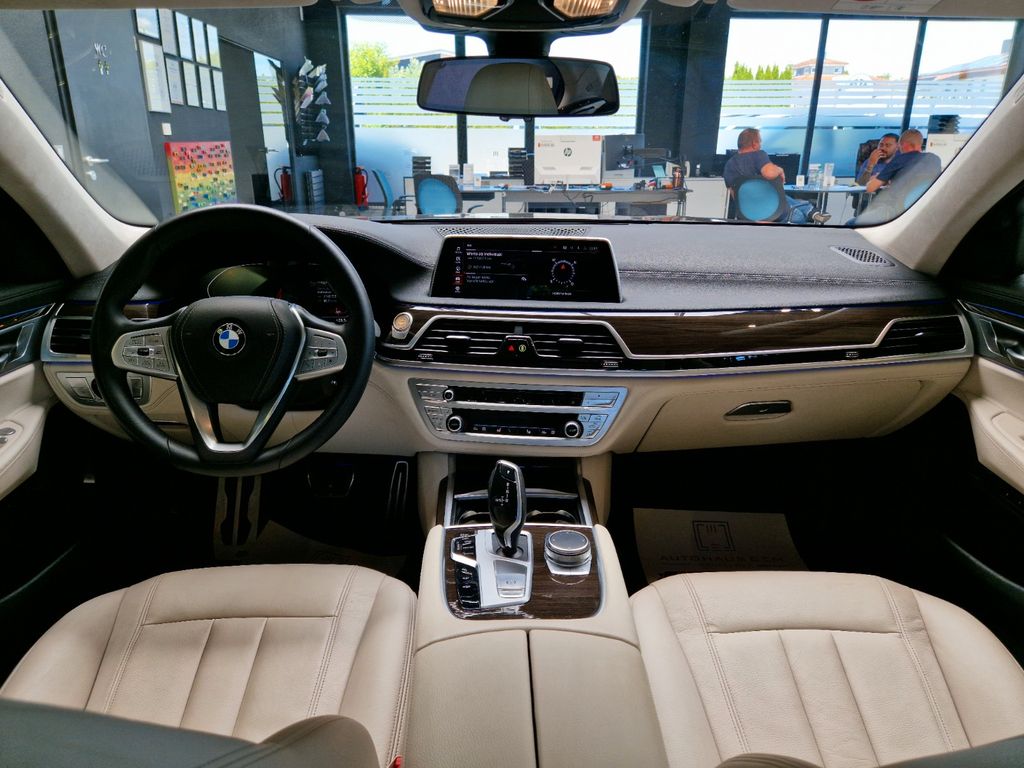 BMW 730 2022