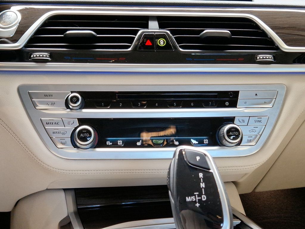 BMW 730 2022