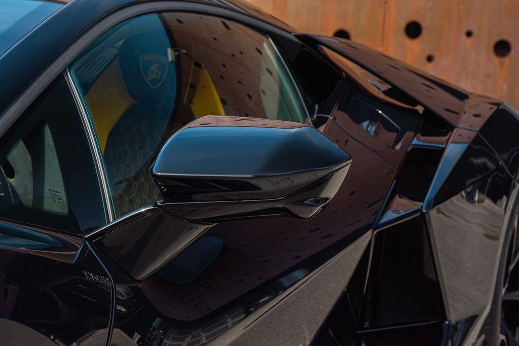 Lamborghini Revuelto 2025