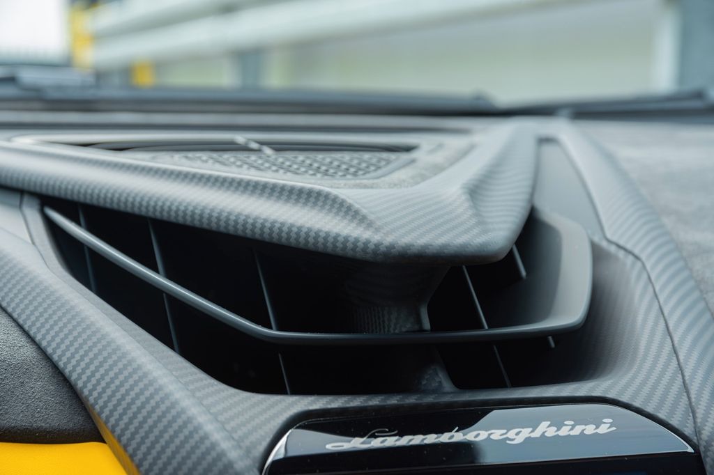 Lamborghini Revuelto 2025