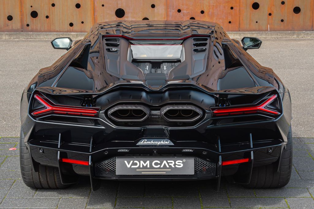 Lamborghini Revuelto 2025