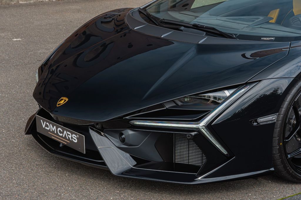 Lamborghini Revuelto 2025