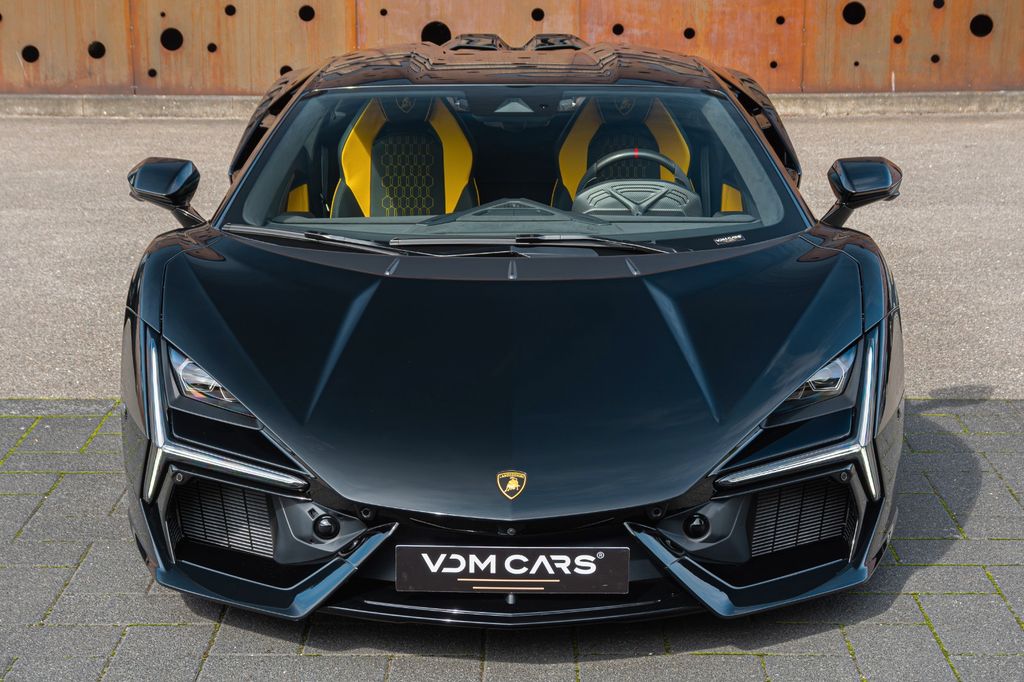 Lamborghini Revuelto 2025
