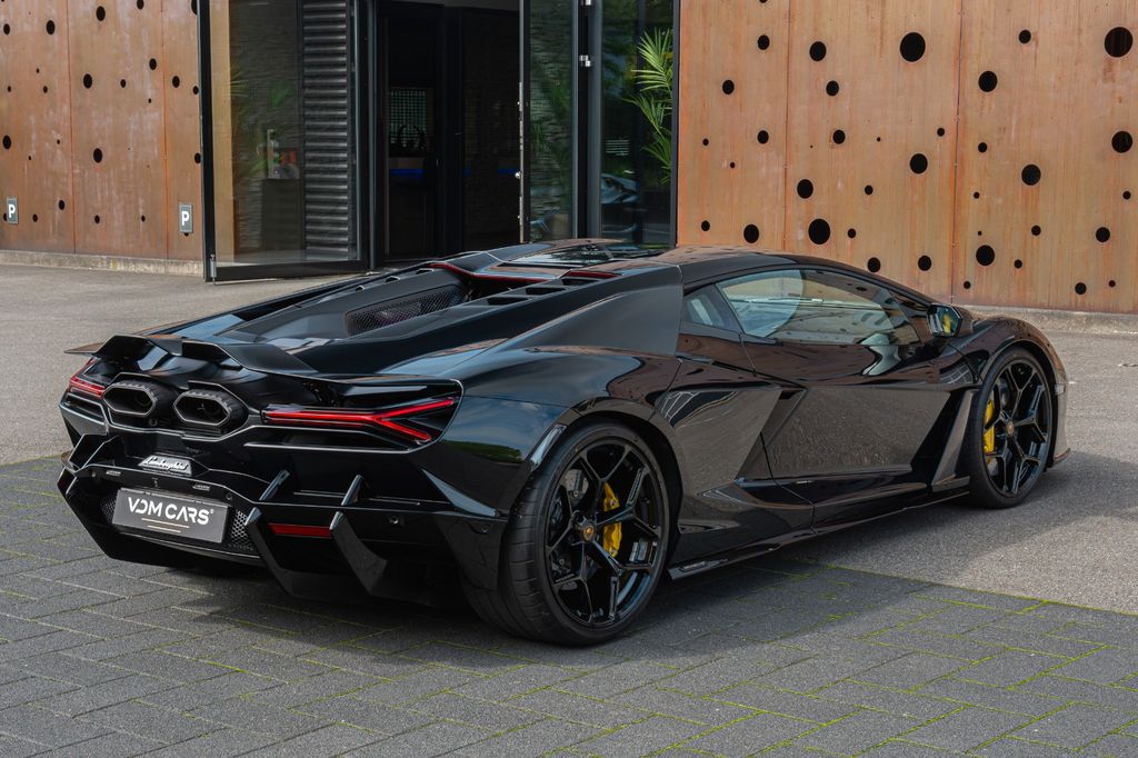 Lamborghini Revuelto 2025