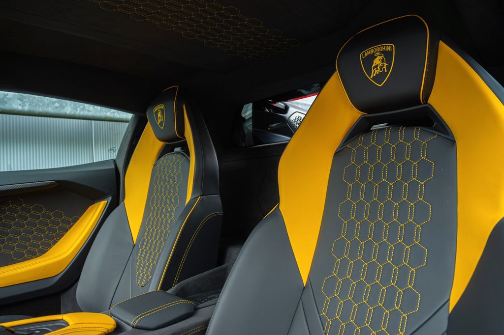 Lamborghini Revuelto 2025