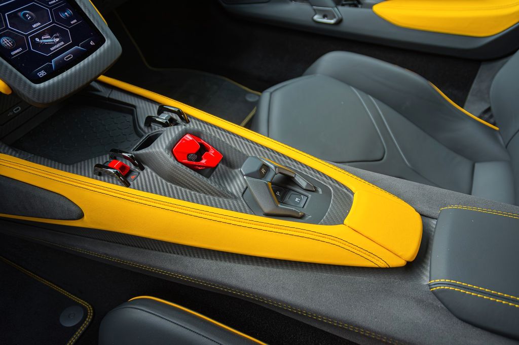 Lamborghini Revuelto 2025