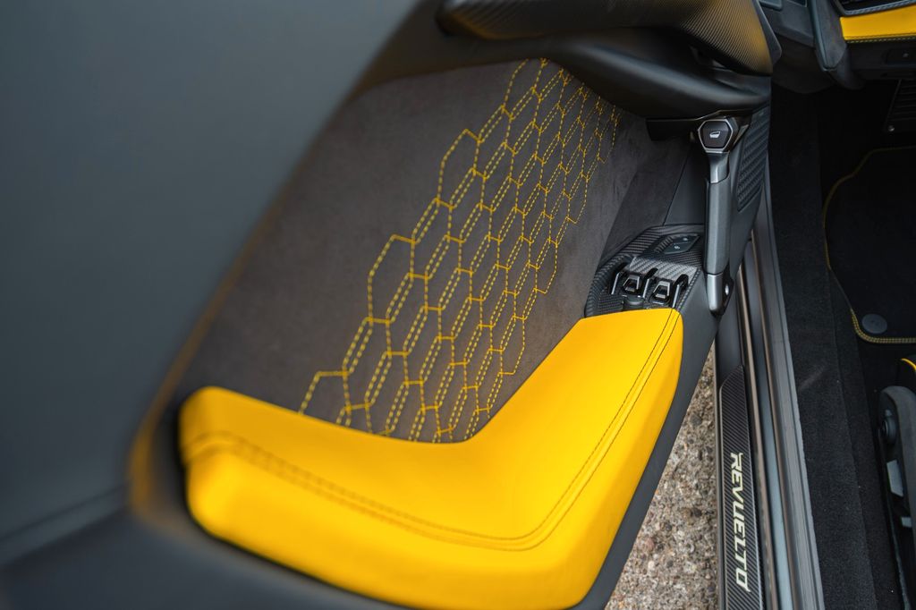 Lamborghini Revuelto 2025