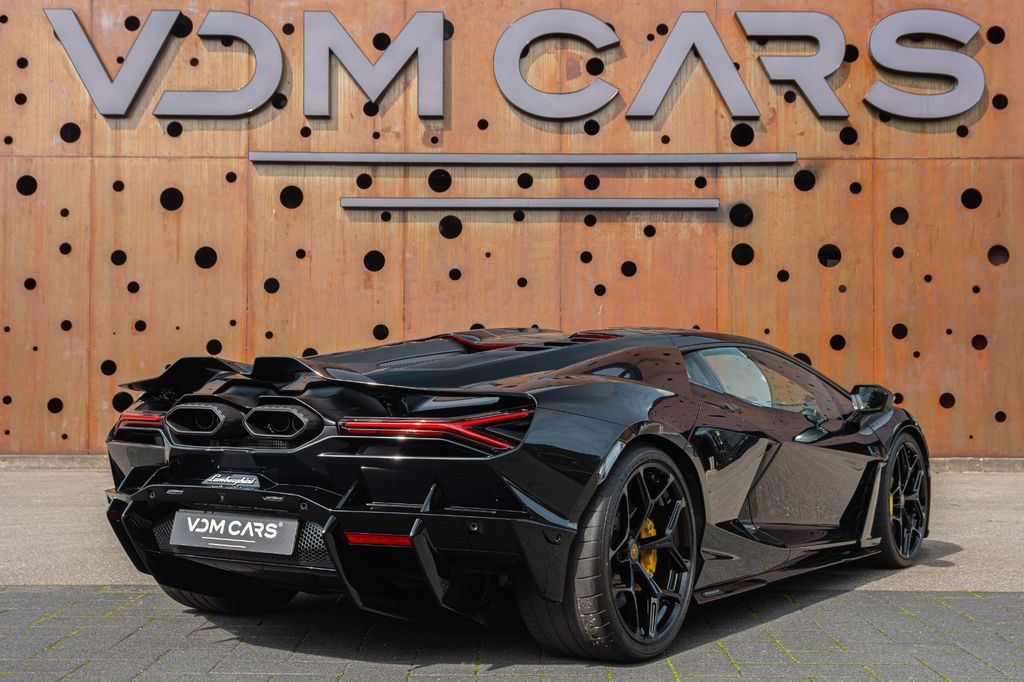 Lamborghini Revuelto 2025