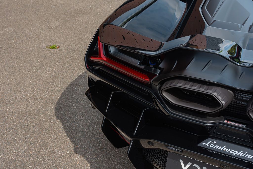 Lamborghini Revuelto 2025