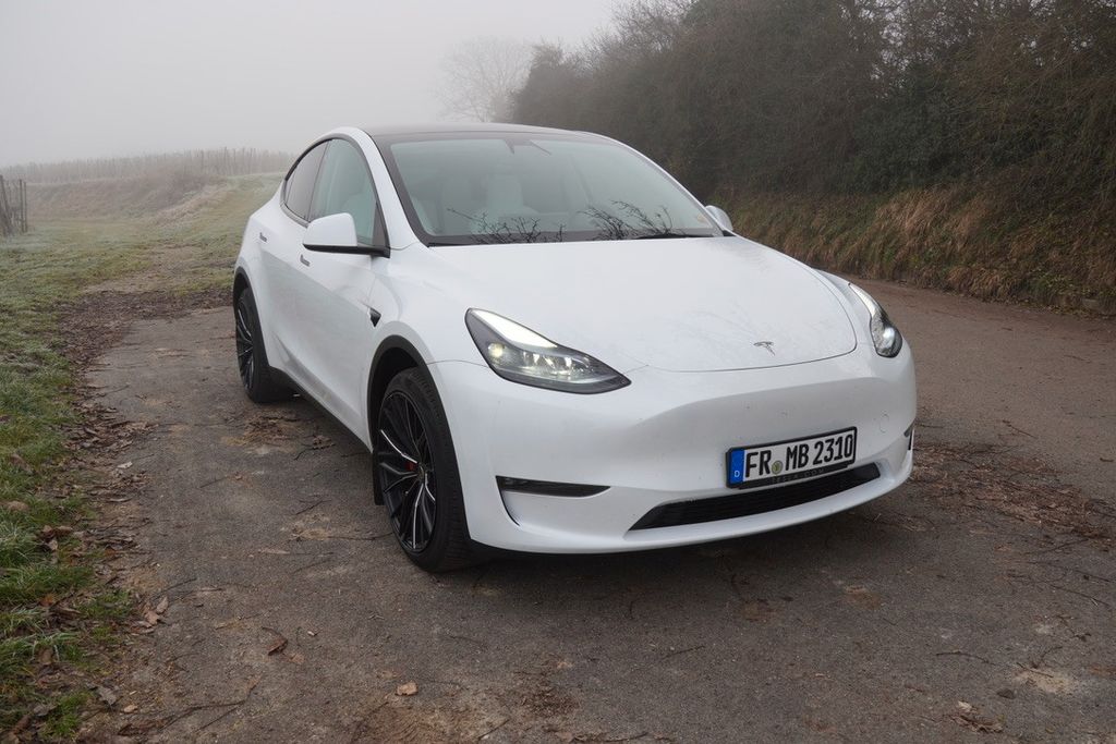 Tesla Model Y 2023