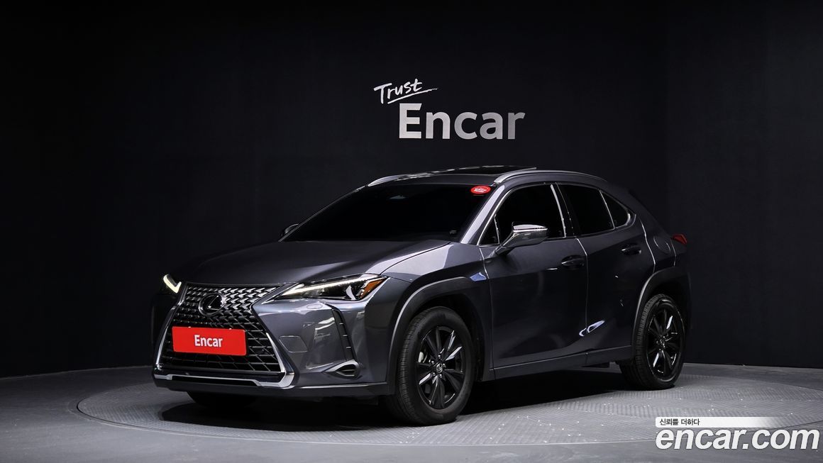 Lexus UX 2025
