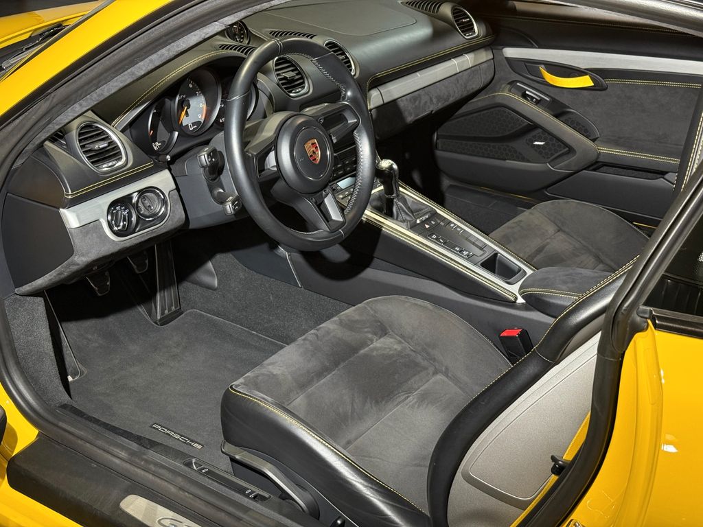 Porsche Cayman 2019