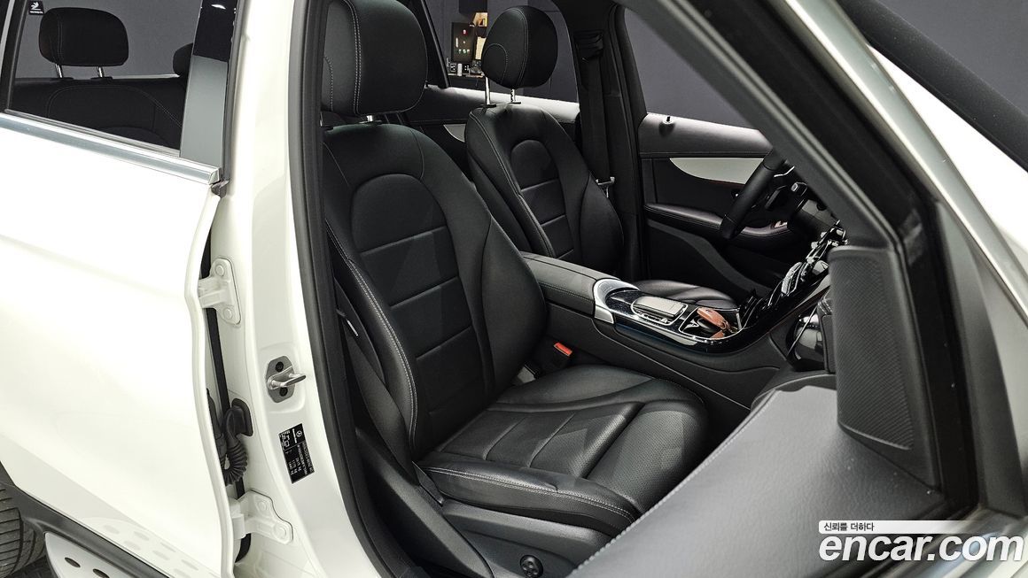 Mercedes-Benz GLC-Class 2021