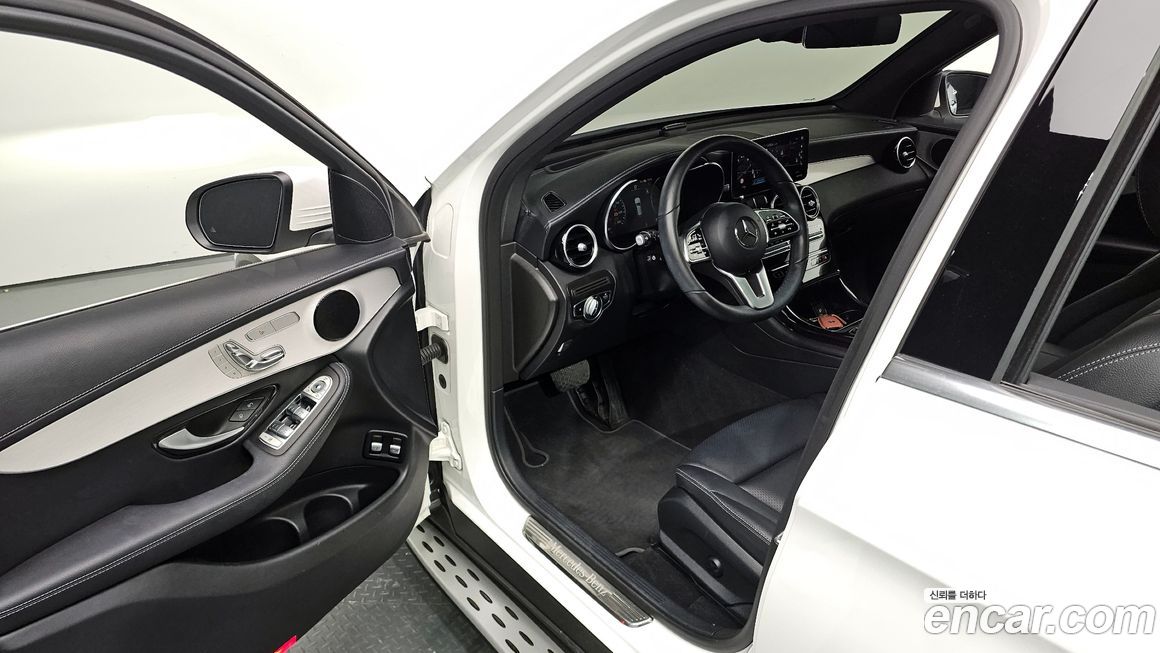 Mercedes-Benz GLC-Class 2021