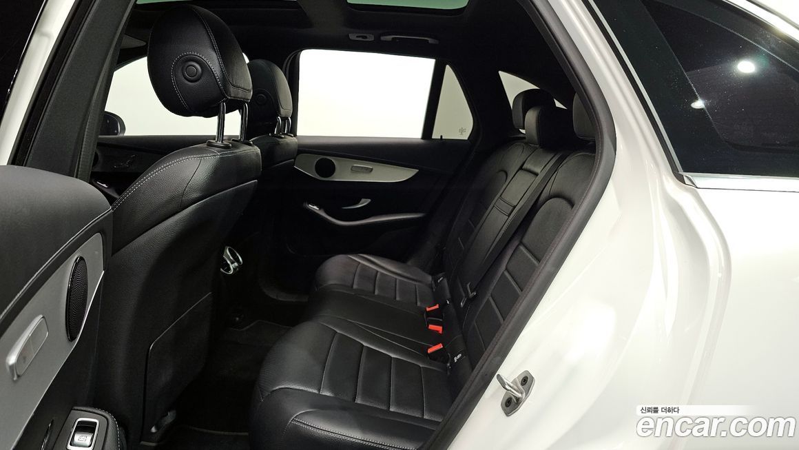 Mercedes-Benz GLC-Class 2021