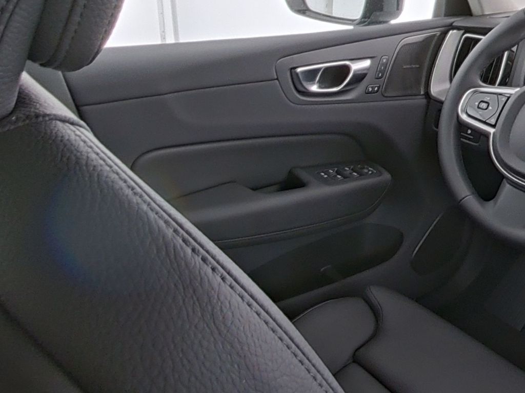 Volvo XC60 2025