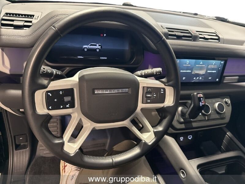 Land Rover Defender 2024