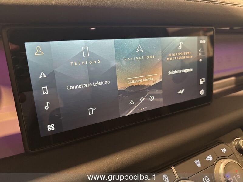 Land Rover Defender 2024