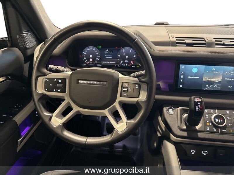 Land Rover Defender 2024